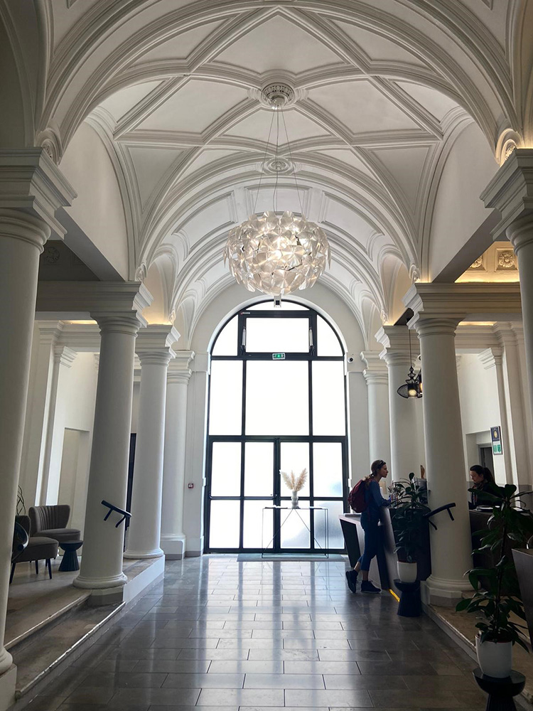 rénovation peinture deco nimes-peinture en batiment saint-gilles-pose de parquet gard- entreprise de renovation saint cesaire- peinture de sol garons-peintre en batiment uzes-