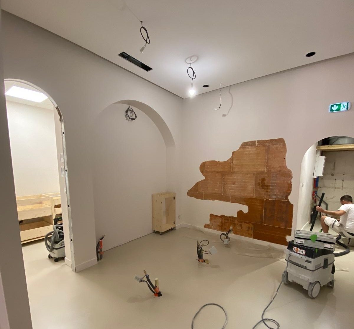 rénovation peinture deco nimes-peinture en batiment saint-gilles-pose de parquet gard- entreprise de renovation saint cesaire- peinture de sol garons-peintre en batiment uzes-